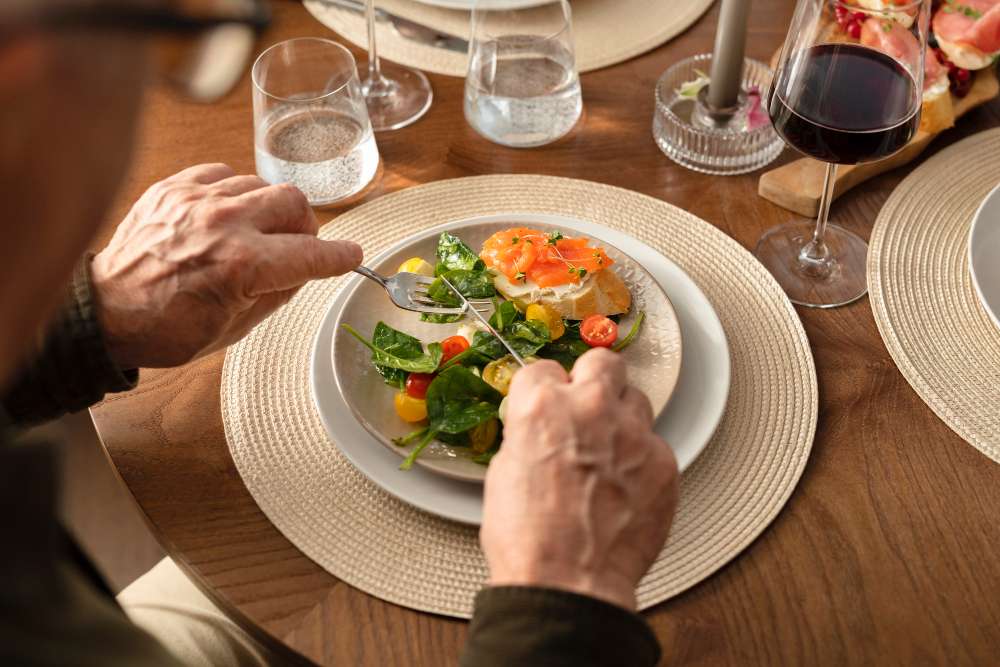 Comment organiser ses repas à la retraite quand on vit seul ?